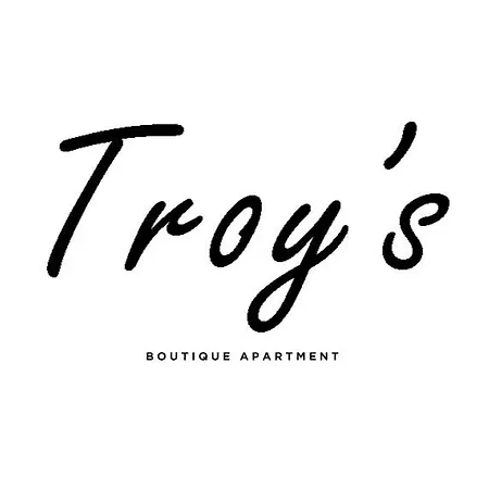 Troy's Apartamento